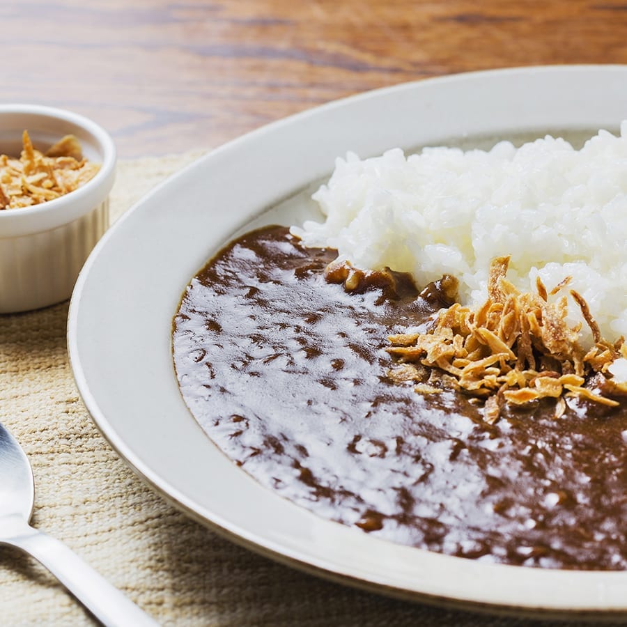 【日本橋室町すもと館】淡路島産玉ねぎのオニオンカレーwith クリスピーオニオン（欧風甘口）