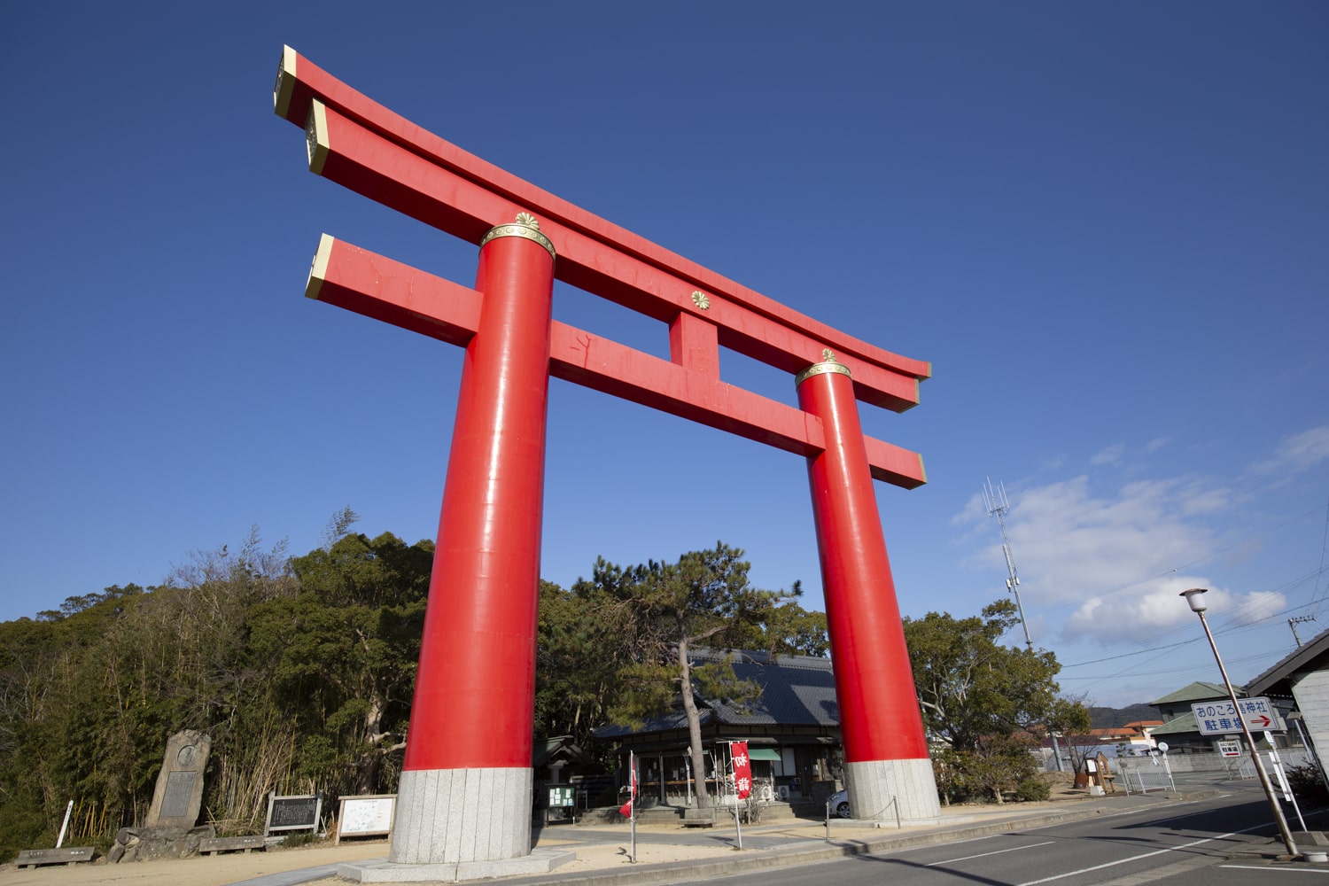 日本三大瓦の淡路瓦とのコラボ自販機