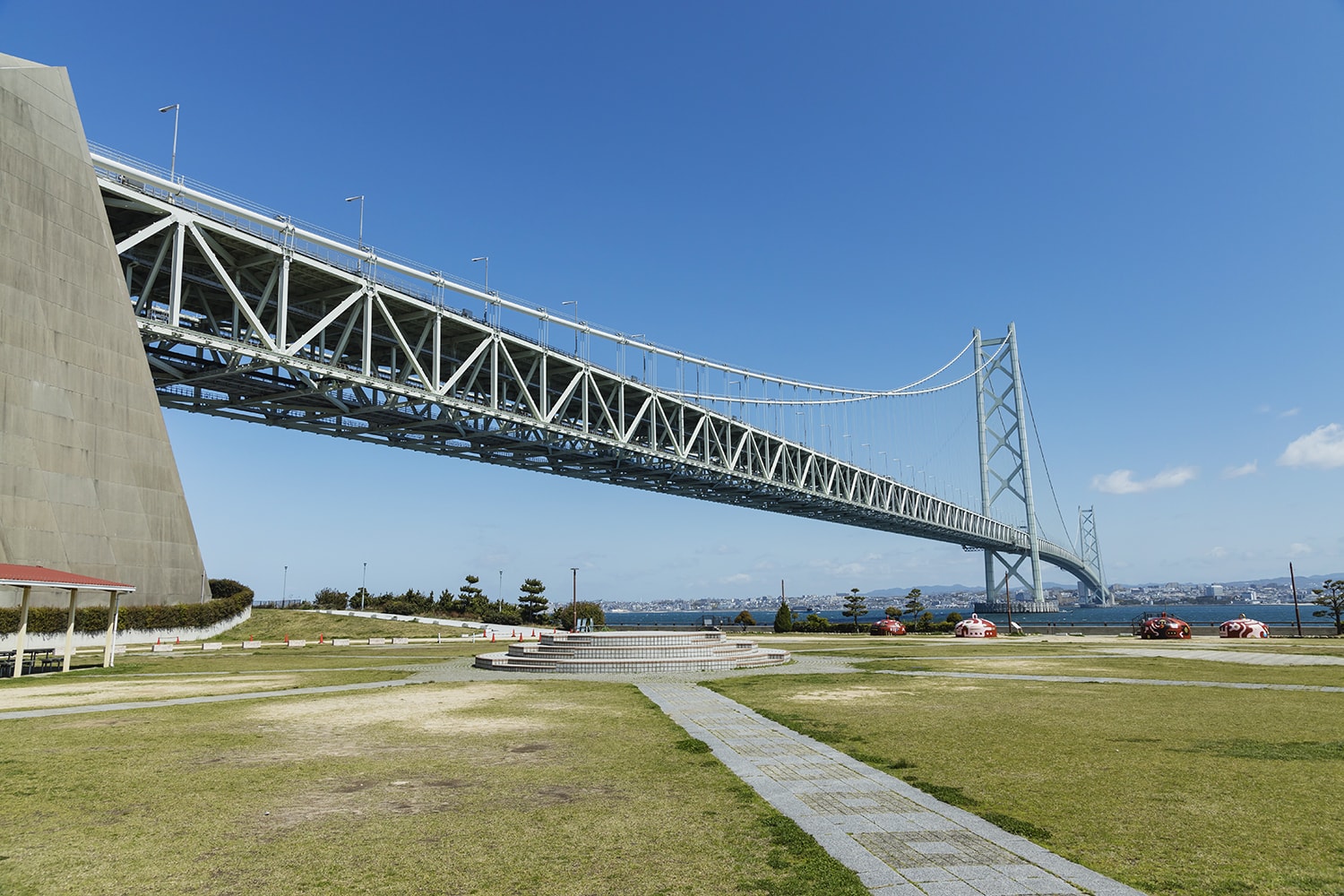 糖度38度の淡路島産玉ねぎを6時間かけてじっくり炒めた「オニオンロースト」と玉ねぎの甘みに驚く「オニオンカレー」