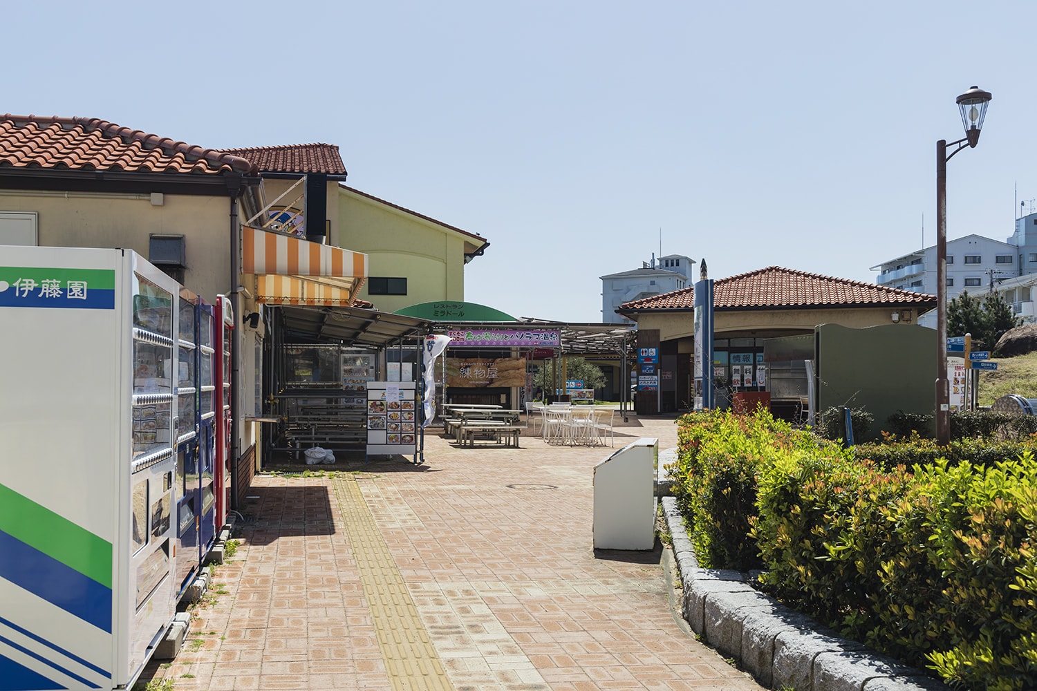 糖度38度の淡路島産玉ねぎを6時間かけてじっくり炒めた「オニオンロースト」と玉ねぎの甘みに驚く「オニオンカレー」